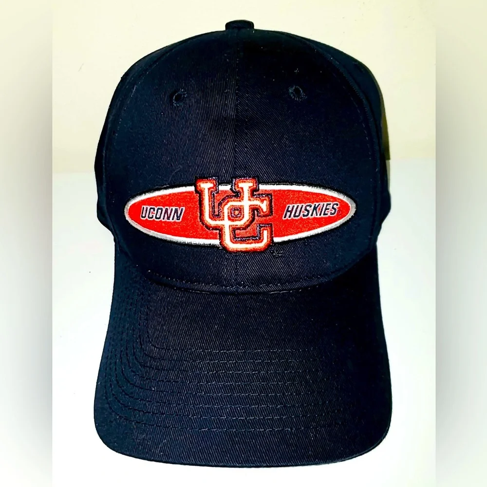 Vintage UCONN Huskies College Baseball Hat with Arch & Adjustable Back NWOT